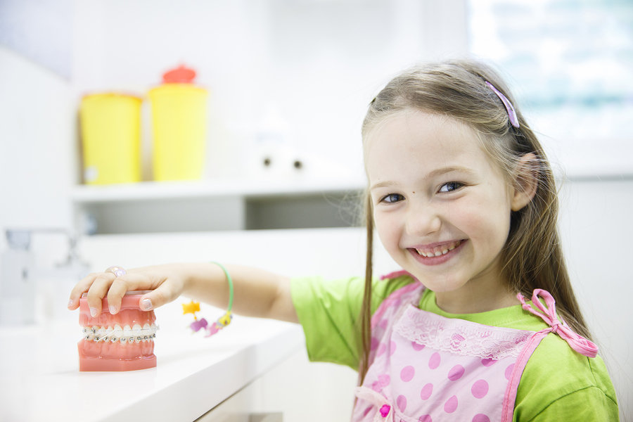 When Should My Child First See an Orthodontist? A Parent’s Guide — orthodontic guidance from Dr. Suzanne Dennis